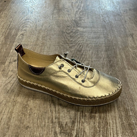 Shoozy Ivy Light Gold Womens Leather Bungee Lace Slip On Shoes