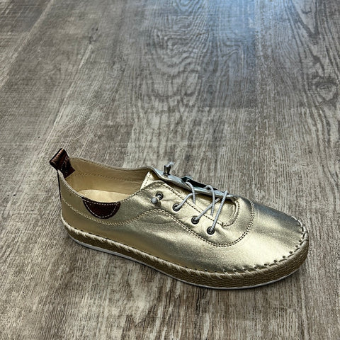 Shoozy Ivy Light Gold Womens Leather Bungee Lace Slip On Shoes