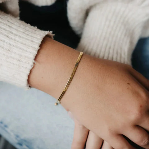 Bracelets in Devon: Women's Elegant Styles