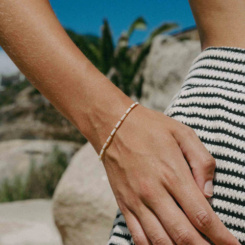 Pineapple Island SSB-005 Cahaya Mother of Pearl Beaded Bracelet