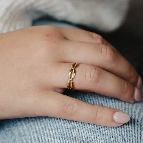 Pineapple Island SSR02 Cowrie Shell Ring